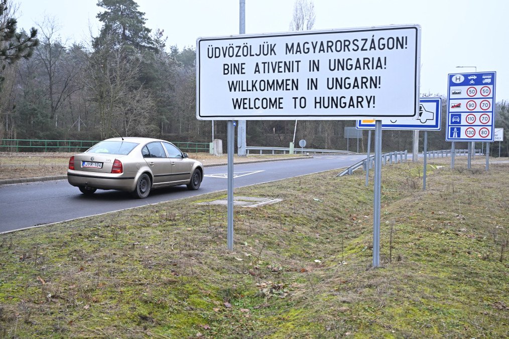 A car crosses the border on January 1, 2025 at the Hungarian-Romanian border crossing in Nyirabrany, eastern Hungary. (Source: Getty Images)