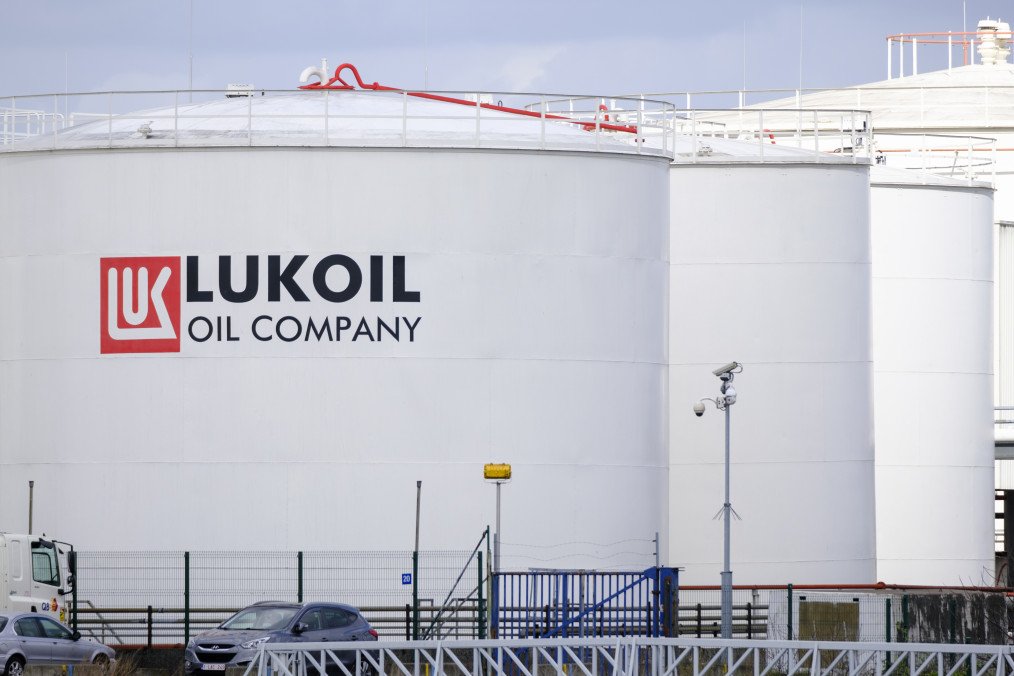 EU Commission Rejects Hungary and Slovakia's Bid to Lift Lukoil Sanctions