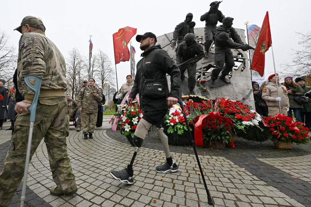 Veterans of the Russian special forces lay flowers at a monument to Russian military special forces servicemen as they mark their professional day in Saint Petersburg on October 24, 2025. (Source: Getty Images)
