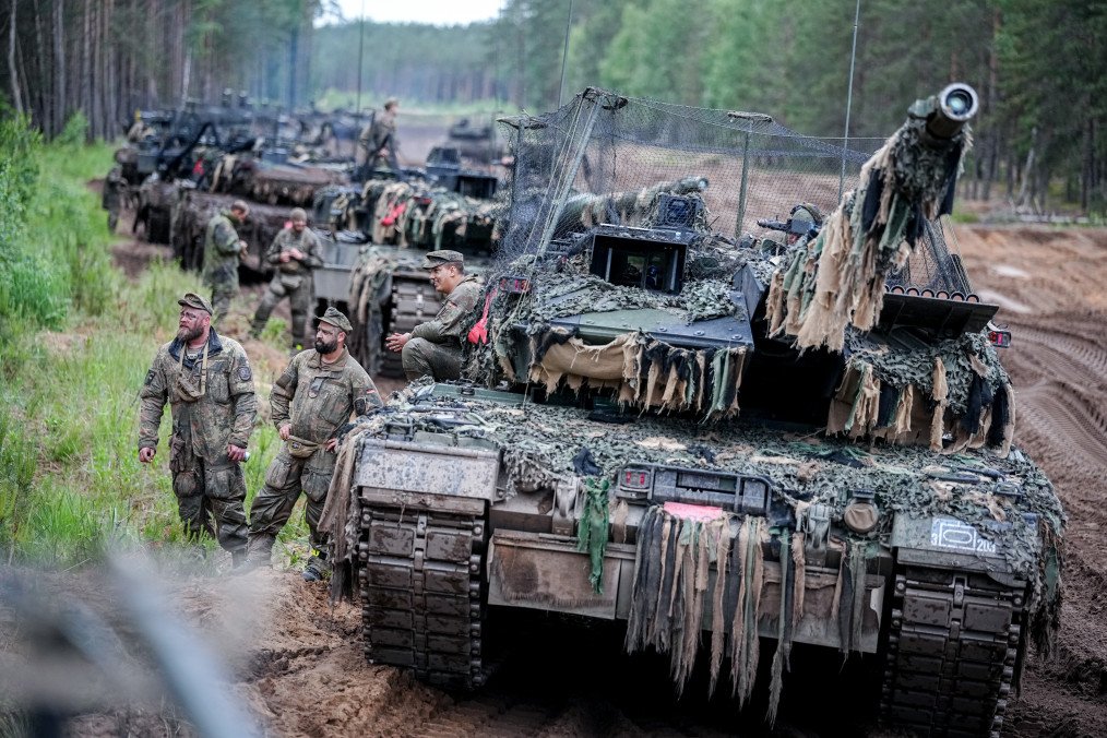 The crew of a Leopard 2 main battle tank equipped with a drone defense net waits to continue their journey during the “Freedom Shield 2026” combat exercise in Lithuania, June 12, 2026. The crew of a Leopard 2 main battle tank equipped with a drone defense net waits to continue their journey during the “Freedom Shield 2026” combat exercise in Lithuania, June 12, 2026.