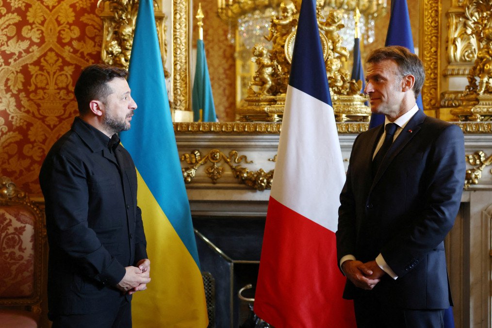 France to Deliver Rafale Jets and Grant SCALP, Aster-30 Missile Licenses to Ukraine Ukrainian President Volodymyr Zelenskyy and French President Emmanuel Macron. (Source: Getty Images)