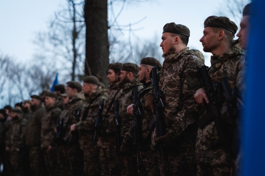 Ukrainian servicemembers stand in formation during a commemoration ceremony in Kyiv on March 7, 2026. Illustrative photo.  (Source: Getty Images)