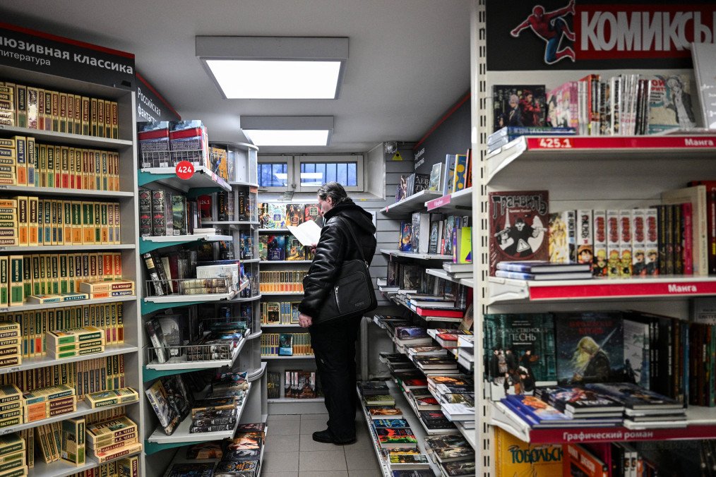 Russia Prepares Full Control Over Book Publishing Under State Authority A man reads a book in a bookshop in central Moscow. (Source: Getty Images)