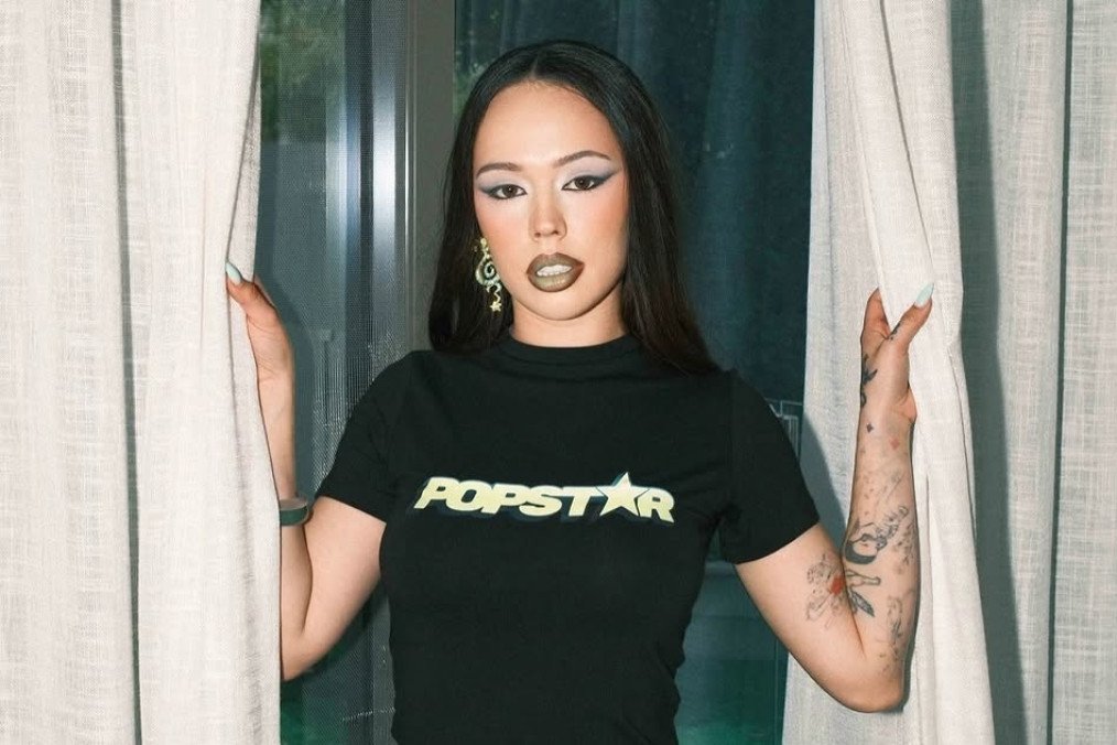 Russian rapper Instasamka poses in a black “POPSTAR” T-shirt. (Source: Instasamka/Instagram) Russian rapper Instasamka poses in a black “POPSTAR” T-shirt. (Source: Instasamka/Instagram)