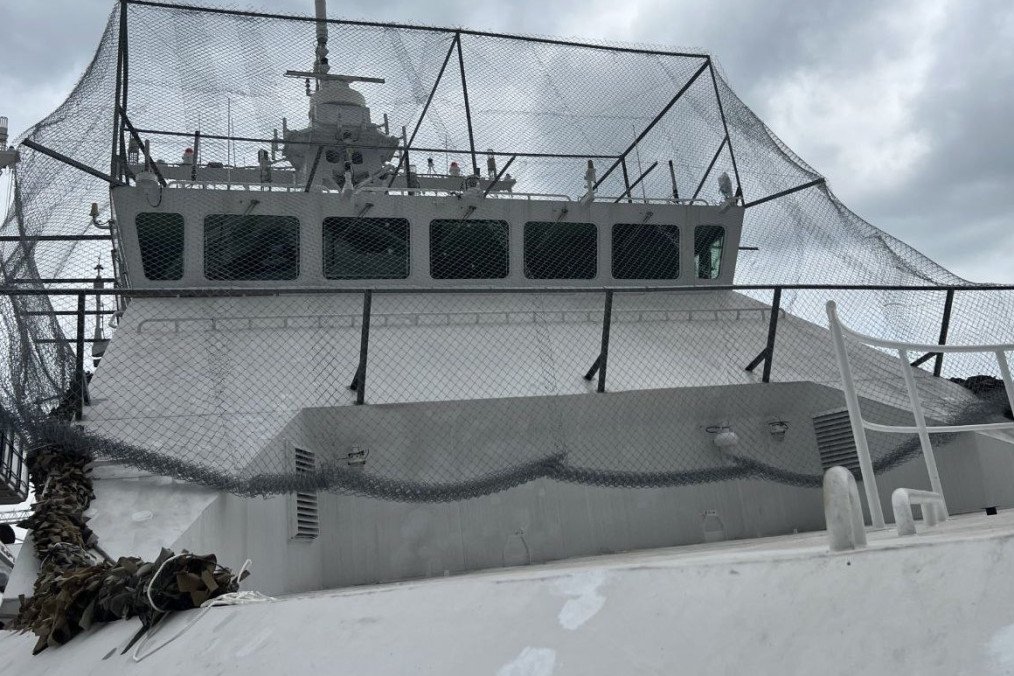 Anti-drone netting covers the bridge of a Russian FSB Project 22460 “Okhotnik” patrol ship. (Source: Russian milblogger channel)