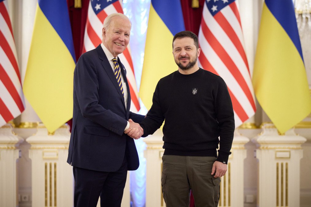 Zelenskyy and Biden Discuss US Sanctions on Russia, Wildfires, and Battlefield Updates