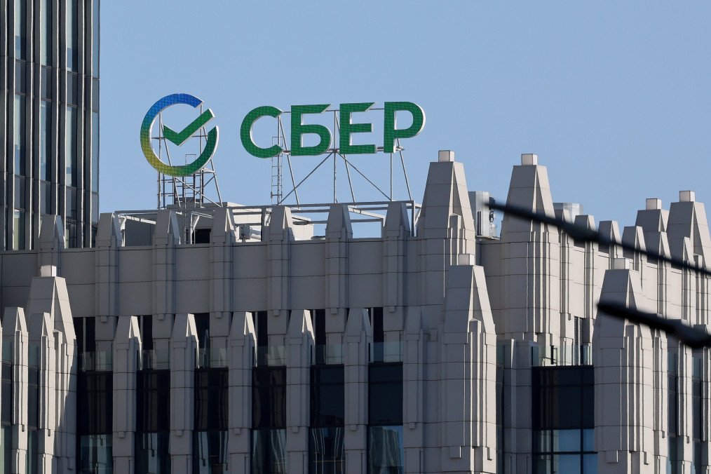 Sberbank Admits Russian Banks Lack Money to Finance Putin's Budget Deficit A logo above a Sberbank PJSC bank building in Moscow, Russia. (Source: Getty Images)