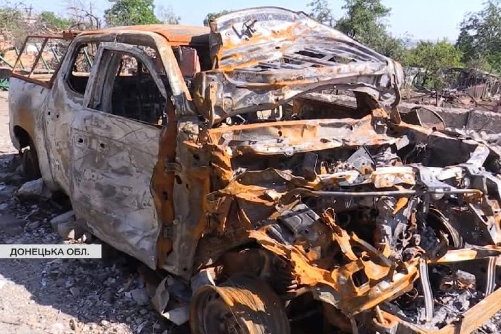 A Russian FPV drone targeted a Ukrainian police evacuation team from the White Angel unit as officers were extracting two civilians from the frontline city of Druzhkivka in Ukraine's Donetsk region. (Source: Donetsk Regional Police) A Russian FPV drone targeted a Ukrainian police evacuation team from the White Angel unit as officers were extracting two civilians from the frontline city of Druzhkivka in Ukraine's Donetsk region. (Source: Donetsk Regional Police)