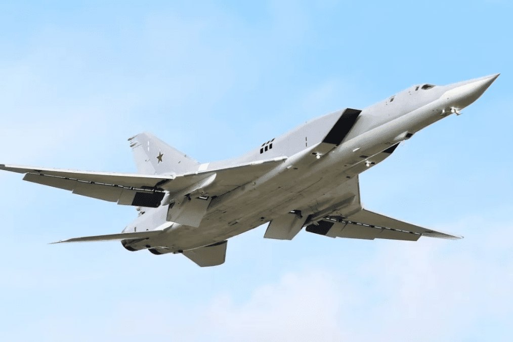 Russia Sends Tu-22M3 Bombers on Five-Hour Black Sea Flight Under Fighter Escort Russia Sends Tu-22M3 Bombers on Five-Hour Black Sea Flight Under Fighter Escort