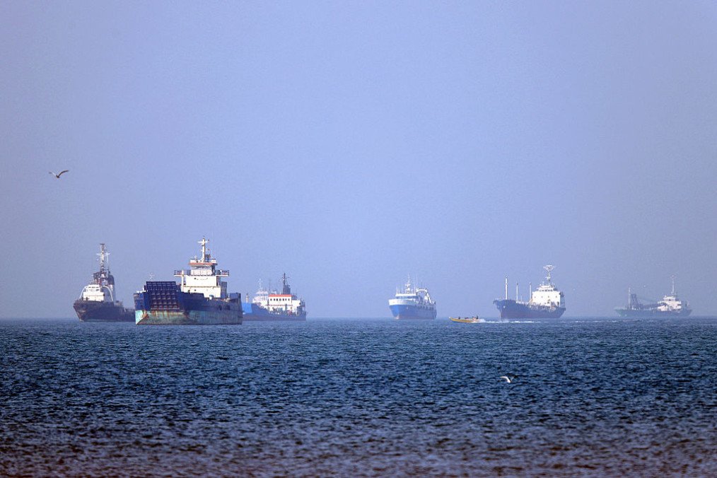 Vessels are anchored in the Strait of Hormuz off Bandar Abbas in southern Iran. (Source: Getty Images)