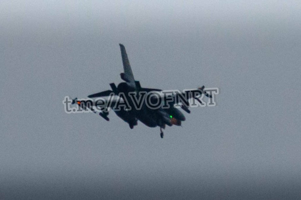 A Ukrainian F-16 fighter jet reportedly equipped with LAU-131/A and Sniper XP pods. (Source: Avia OFN/Telegram)
