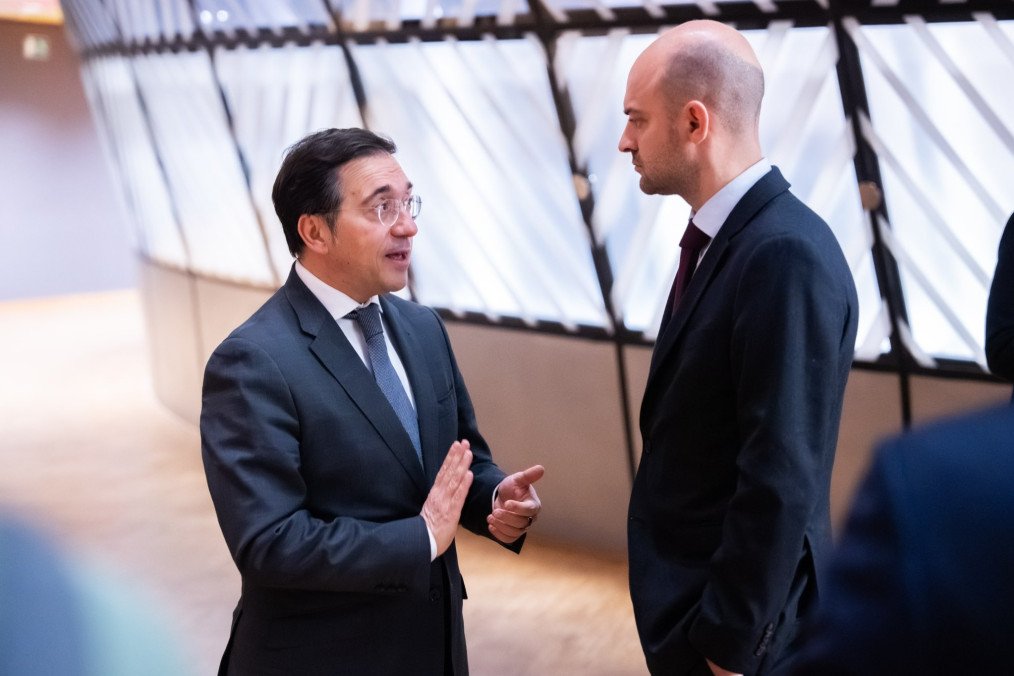 El ministro español de Exteriores, José Manuel Albares, conversa con su homólogo francés, Jean-Noël Barrot, durante una reunión en Bruselas. Photo: @jmalbares/X El ministro español de Exteriores, José Manuel Albares, conversa con su homólogo francés, Jean-Noël Barrot, durante una reunión en Bruselas. Photo: @jmalbares/X