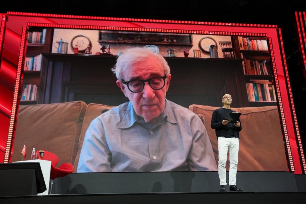 «Siempre me ha gustado el cine ruso»: Woody Allen aparece en la Semana Internacional del Cine de Moscú rusia rusia news rusia noticias rusia población