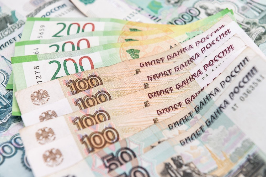 Ruble notes of different denominations are placed on a table. (Source: Getty Images)