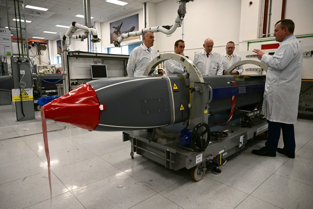 Britain's Defence Secretary John Healey and his French counterpart, Sebastien Lecornu, are shown Storm Shadow missiles during a visit to MBDA missile factory in Stevenage, on July 9, 2025. Illustrative photo. (Source: Getty Images)