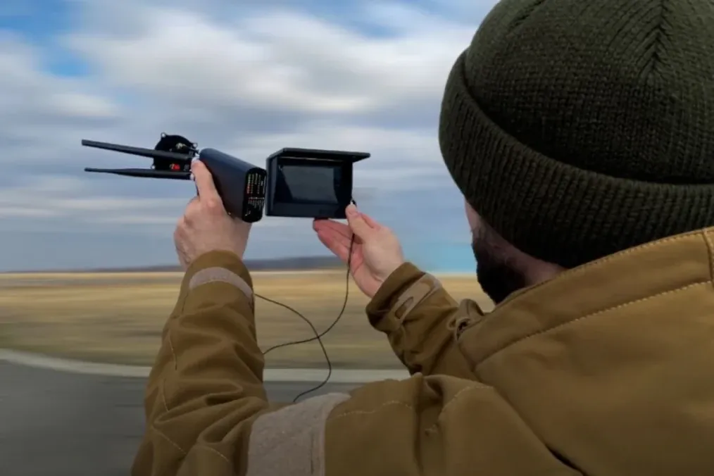An operator uses the Obriy 1.3 drone detection system during field testing to monitor UAV activity and intercept drone video signals. (Source: Kara Dag Technologies) An operator uses the Obriy 1.3 drone detection system during field testing to monitor UAV activity and intercept drone video signals. (Source: Kara Dag Technologies)