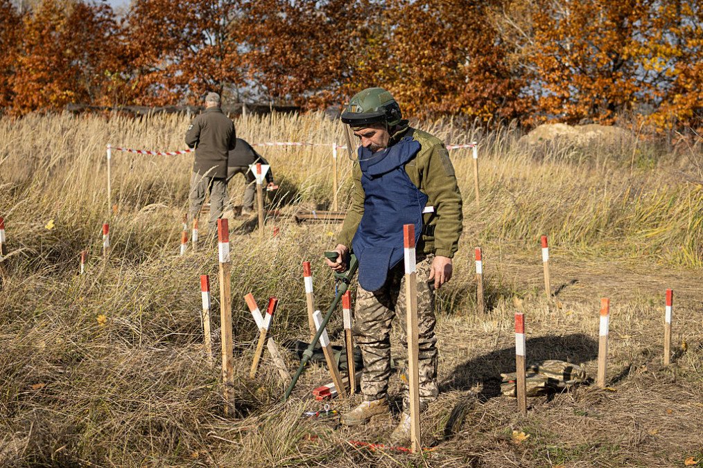Veterans during field training in searching for training mines on October 30, 2025 in Kyiv region, Ukraine. (Source: Getty Images) Veterans during field training in searching for training mines on October 30, 2025 in Kyiv region, Ukraine. (Source: Getty Images)