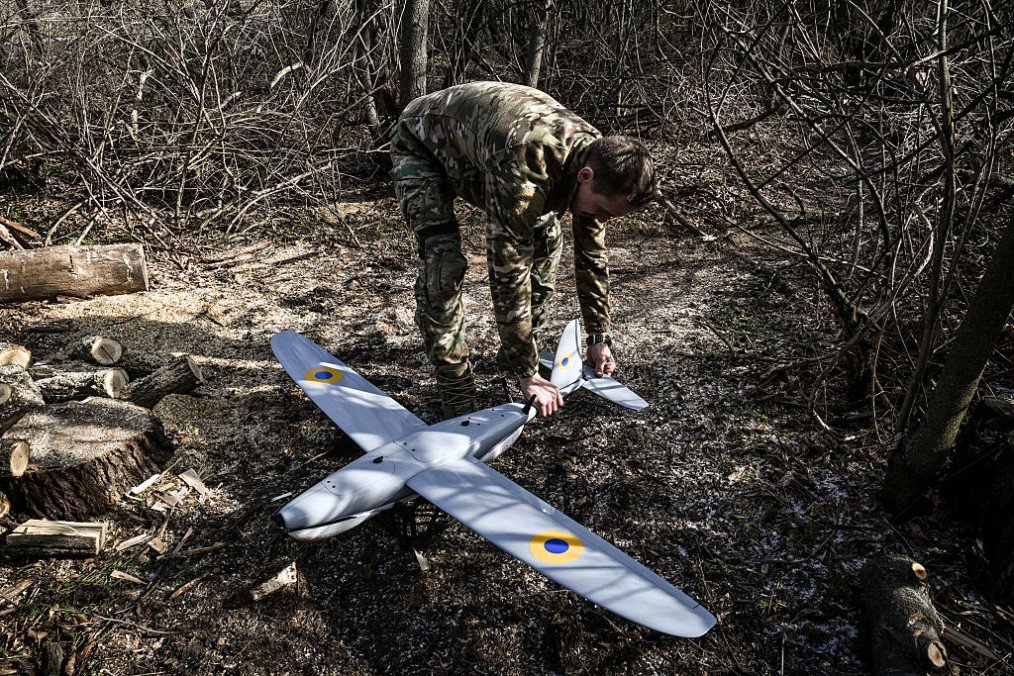 A soldier prepares to launch an RQ-35 Heidrun drone used for reconnaissance and artillery fire correction in the Zaporizhzhia direction in Ukraine. (Source: Getty Images)