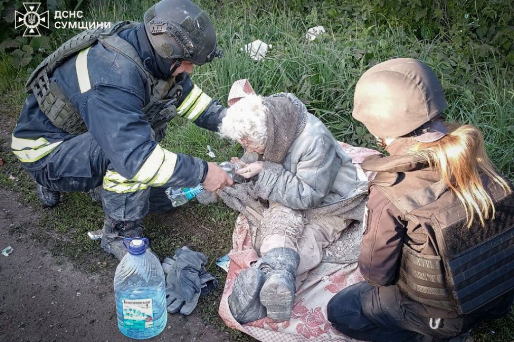 Russia Bombs Sumy Region During Declared Unilateral Ceasefire, Killing One Civilian Russia Bombs Sumy Region During Declared Unilateral Ceasefire, Killing One Civilian