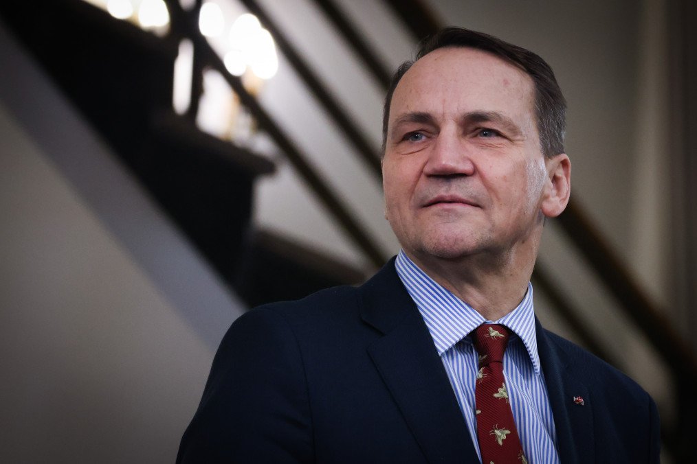 Ukraine Blocking Russian Gas Transit a “Geopolitical Victory,” Says Polish FM Sikorski