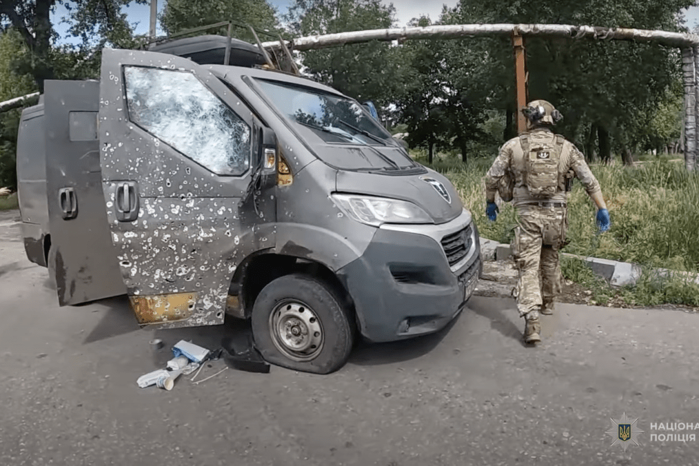 Russia Targets Evacuation Vehicle in Pokrovsk, Killing One and Injuring Three Russia Targets Evacuation Vehicle in Pokrovsk, Killing One and Injuring Three
