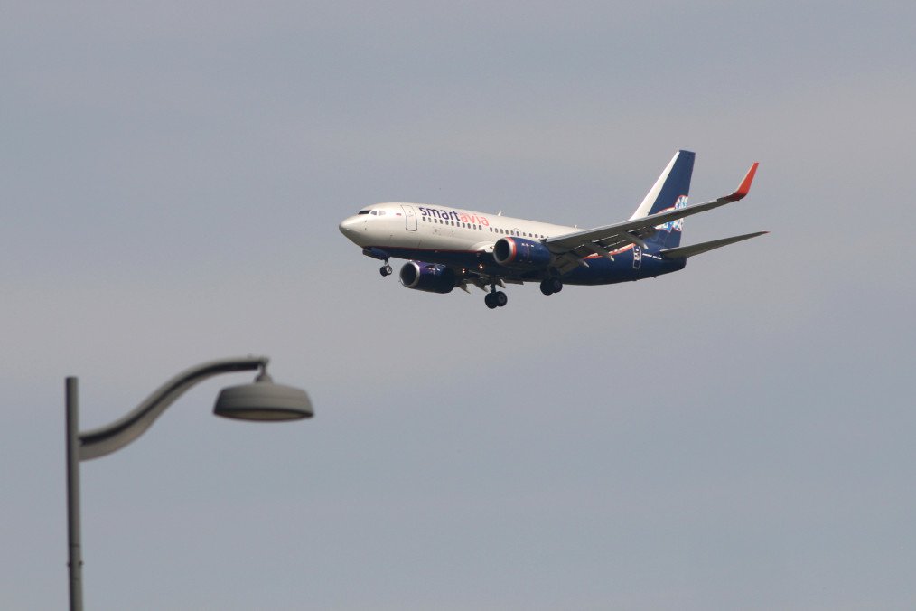 A Boeing 737-752 aircraft of Smart Avia airlines is seen in the sky above Pulkovo Airport. Illustrative photo. (Source: Getty Images)