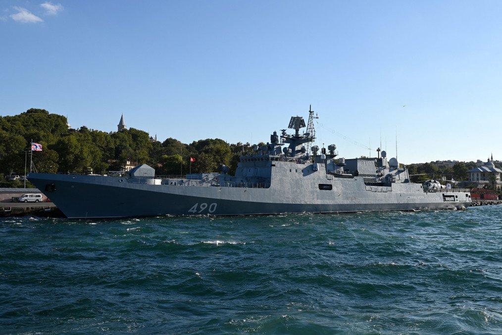 Russian warship Admiral Grigorovich-class frigate Admiral Essen 490 is docked on Sarayburnu port. (Source: Getty Images)