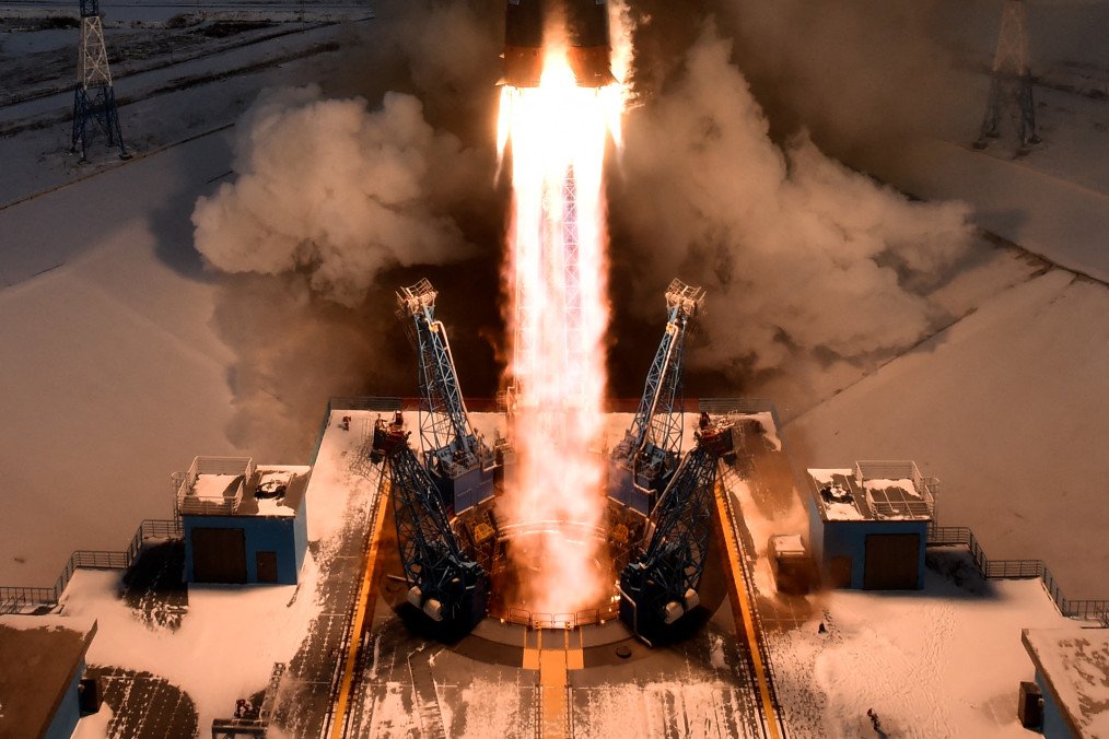A Soyuz-2.1b rocket lifts off from Russia’s Vostochny Cosmodrome carrying the Meteor-M weather satellite and multiple secondary payloads. Illustrative photo. (Source: Getty Images)
