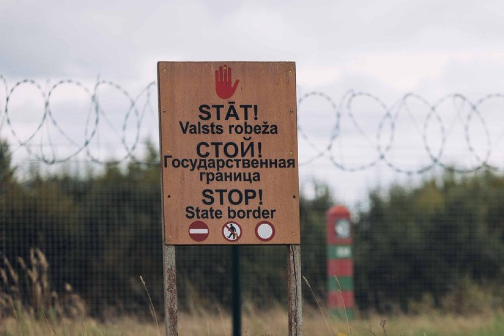 A warning sign marks the state border between Latvia and Belarus. (Source: Latvia’s National Armed Forces/X)