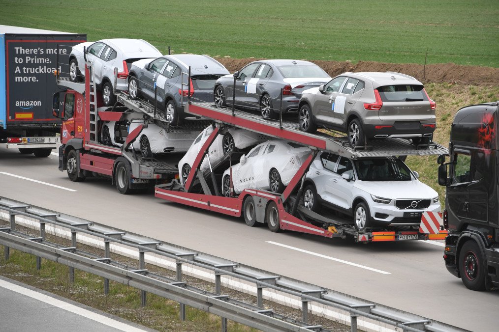 Trucks are jammed on the Autobahn 11 Berlin-Szczecin (Szczecin) in front of the German-Polish border crossing Pomellen. Illustrative photo. (Source: Getty Images)