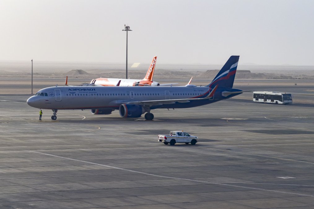 Aeroflot commercial airliner parked on a sunlit tarmac at Hurghada International airport on January 28, 2026 in Hurghada, Soma Bay, Egypt. Illustrative photo. (Source: Getty Images)
