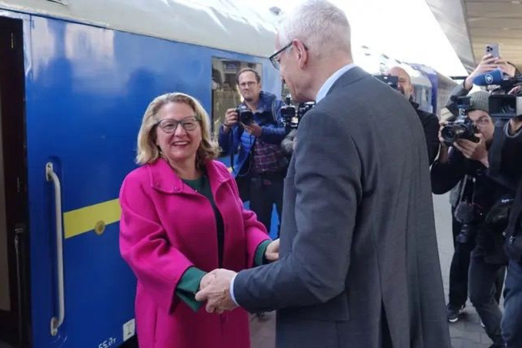 German Minister for Economic Affairs Makes Surprise Visit to Kyiv Ahead of Ukraine Recovery Conference