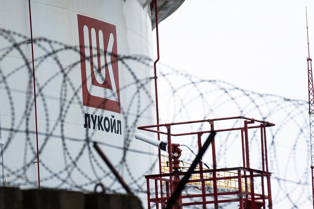 Russia’s Top Private Oil Producer Lukoil Seeks State Aid as Russian Oil Sells at Nearly 50% Discount