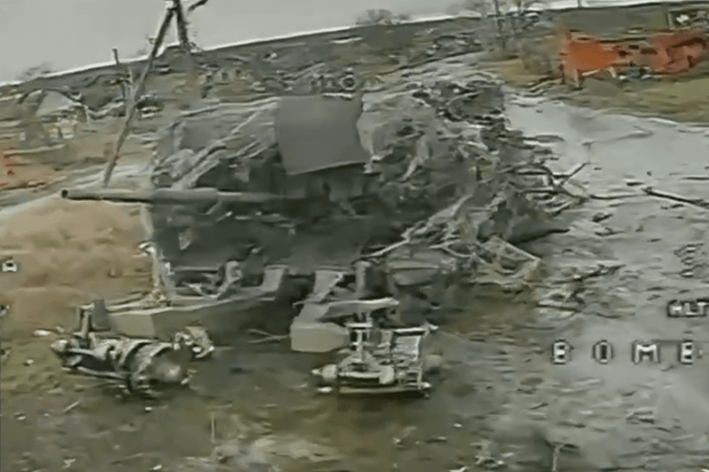 Russian T-72 tank moments before Ukrainian FPV drone strike, Yampil, Donetsk region, Ukraine, February 15, 2026. (Source: Apachi Battalion)