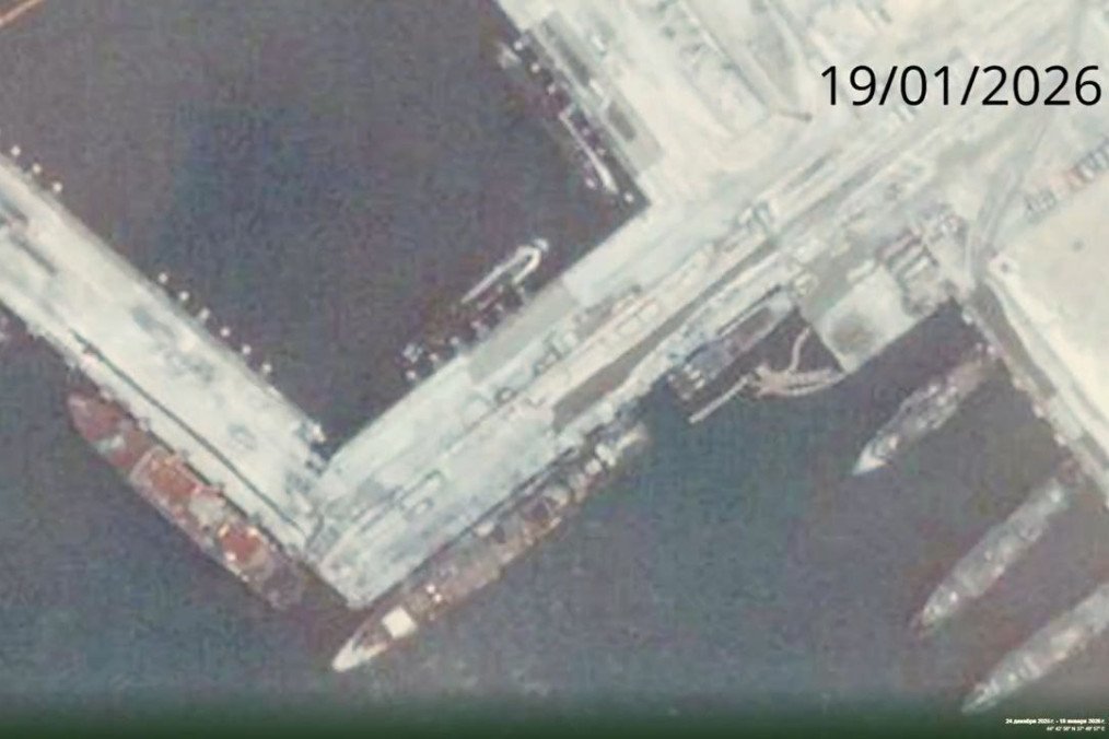 Damaged Russian submarine in the Novorossiysk naval base, January 19, 2026. (Source: kromark/X)