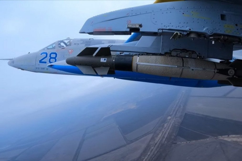 Ukrainian MiG-29 Levels Russian Troop Bunker With French AASM Bombs in Belgorod Region, Video