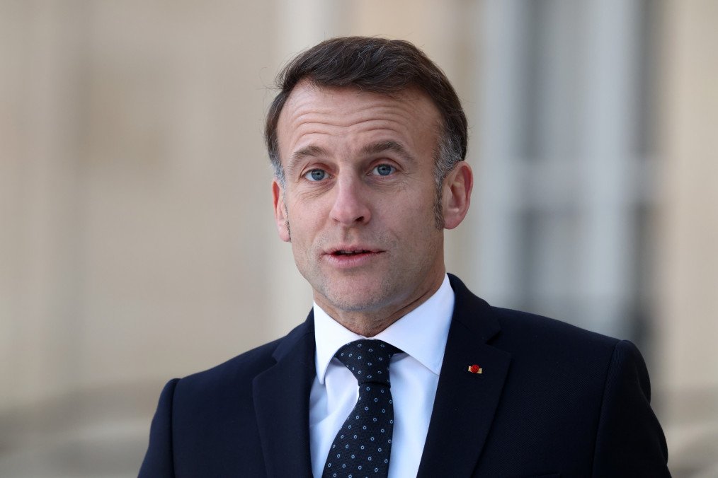 French President Emmanuel Macron greets leaders at the Elysee Palace on January 06, 2026 in Paris, France. (Photo: Tom Nicholson/Getty Images)