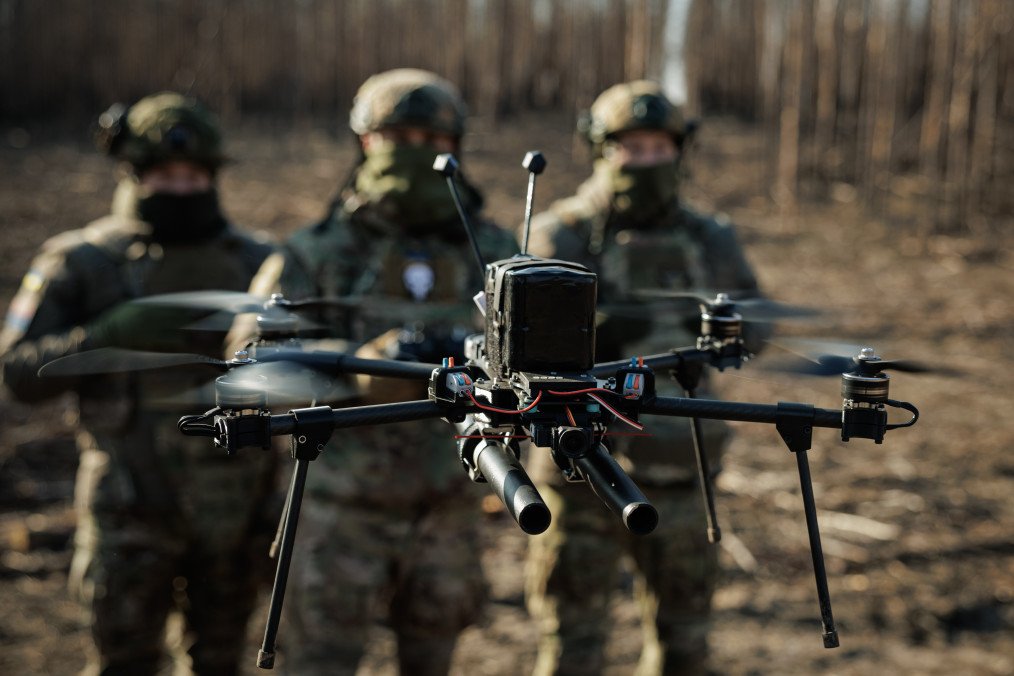 Ukrainian soldiers of Separate Presidential Brigade "Hetman Bohdan Khmelnytskyi" test a drone to hunt Russian drones on February 10, 2025 in Donetsk region, Ukraine. Illustartive photo. (Source: Getty Images)
