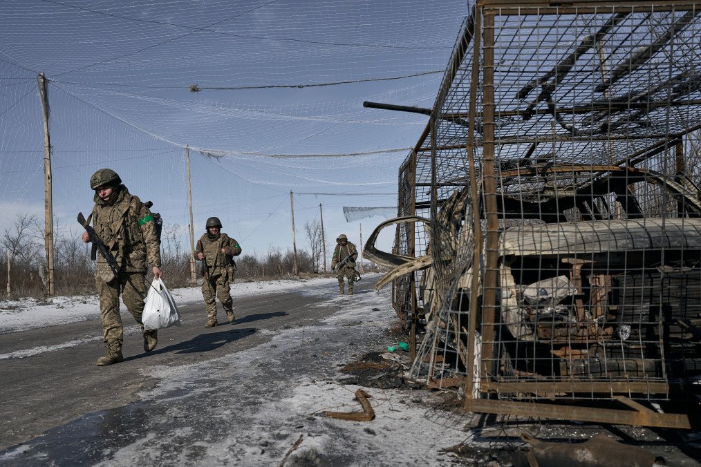 Ukrainian servicemen walk toward frontline positions near Kostyantynivka, Donetsk region, February 11, 2026. (Source: Getty Images) Ukrainian servicemen walk toward frontline positions near Kostyantynivka, Donetsk region, February 11, 2026. (Source: Getty Images)