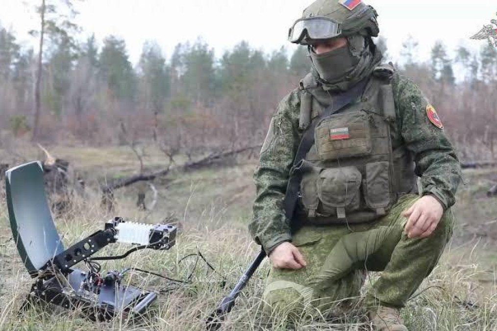 Russian soldier deploys a compact “Sprint-030” satellite terminal in the field, used to access communication networks via the “Express” satellite system. (Source: Russian Ministry of Defense)