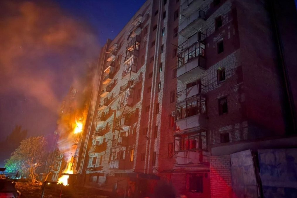 Russian Aerial Bombs Strike Kramatorsk, Leaving One Dead and 15 Injured Consequences of Russian strikes on Kramatorsk. (Source: Telegram/Vadim Filashkin)