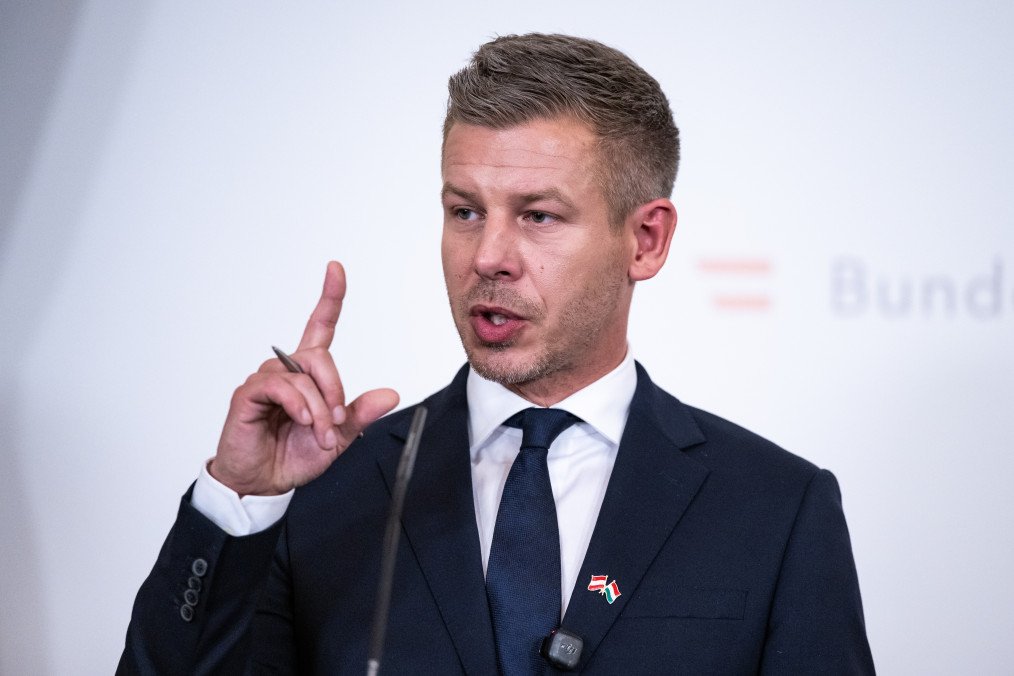 El primer ministro de Hungría, Péter Magyar, y el canciller de Austria, Christian Stocker, analizan la seguridad regional en Viena en mayo de 2026. El primer ministro húngaro Péter Magyar y el canciller Christian Stocker durante una conferencia de prensa en la Cancillería Federal de Austria en mayo de 2026.