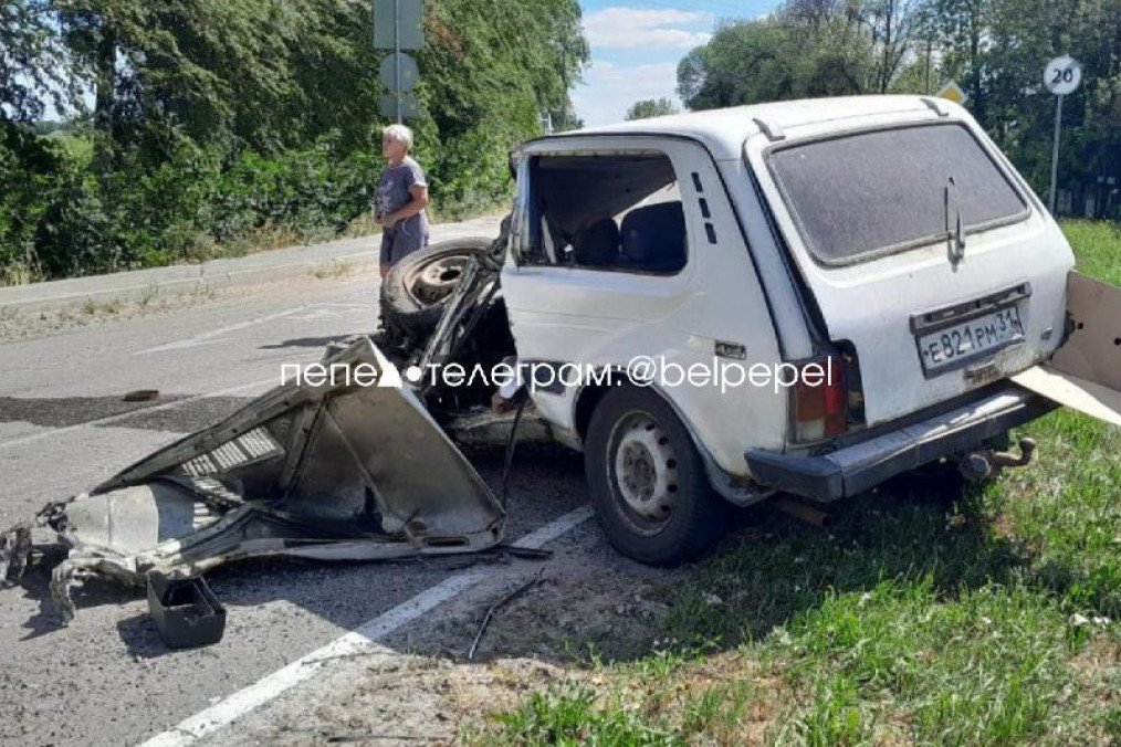 Russian Tank Drives Over Civilian Car, Killing Driver in Belgorod, Crew Appears Inebriated (Photos)