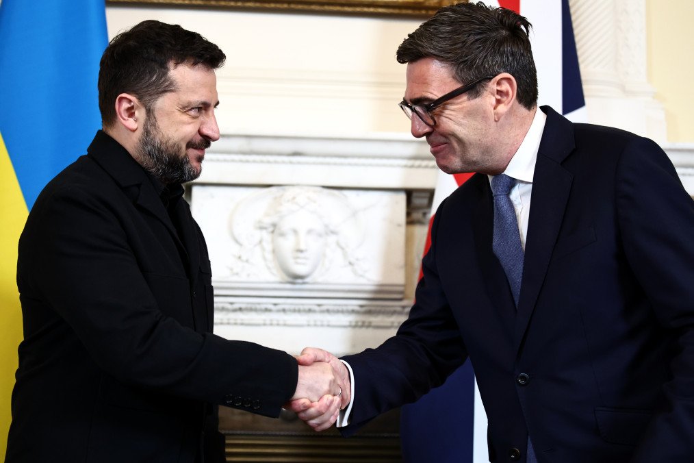 Britain's Prime Minister Andy Burnham shakes hands with Ukraine's President Volodymyr Zelenskyy during a meeting at 10 Downing Street on October 14 in London, England. (Source: Getty Images) Britain's Prime Minister Andy Burnham shakes hands with Ukraine's President Volodymyr Zelenskyy during a meeting at 10 Downing Street on October 14 in London, England. (Source: Getty Images)