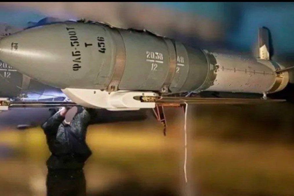 Russian jet-powered gliding bomb under the bomber wing. (Source: Serhii “Flash” Beskrestnov)