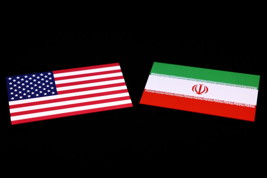 US and Iranian flags displayed on a phone screen. (Source: Getty Images)