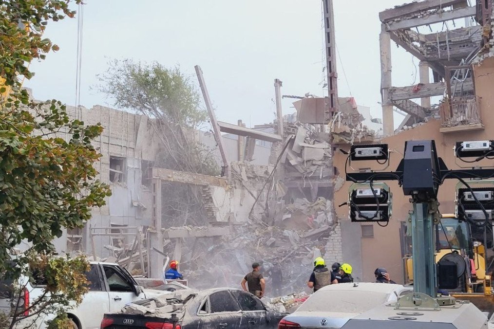 Russian Ballistic Missile Strike Damages Industry in Kryvyi Rih, Leaves Three Dead, and 23 Injured Search and rescue operations continue after Russian forces hit a hotel in Kryvyi Rih, Ukraine on August 26, 2024. Illustrative photo. (Source: Getty Images)