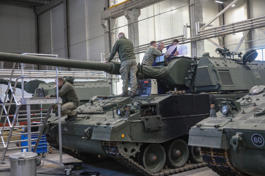 Rheinmetall to Supply Ukraine with 155mm Artillery Charge Modules