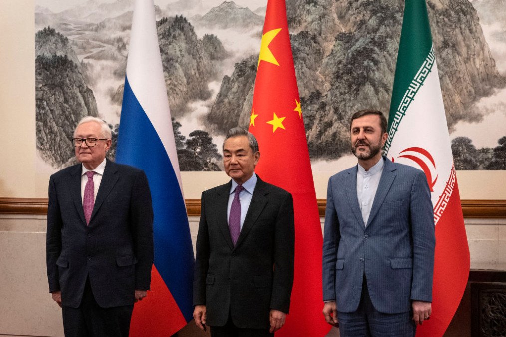 Russia’s Deputy Foreign Minister Sergey Ryabkov (L), China’s Foreign Minister Wang Yi (C) and Iran’s Deputy Foreign Minister Kazeem Gharibabadi during a meeting in Beijing, China. (Source: Getty Images)