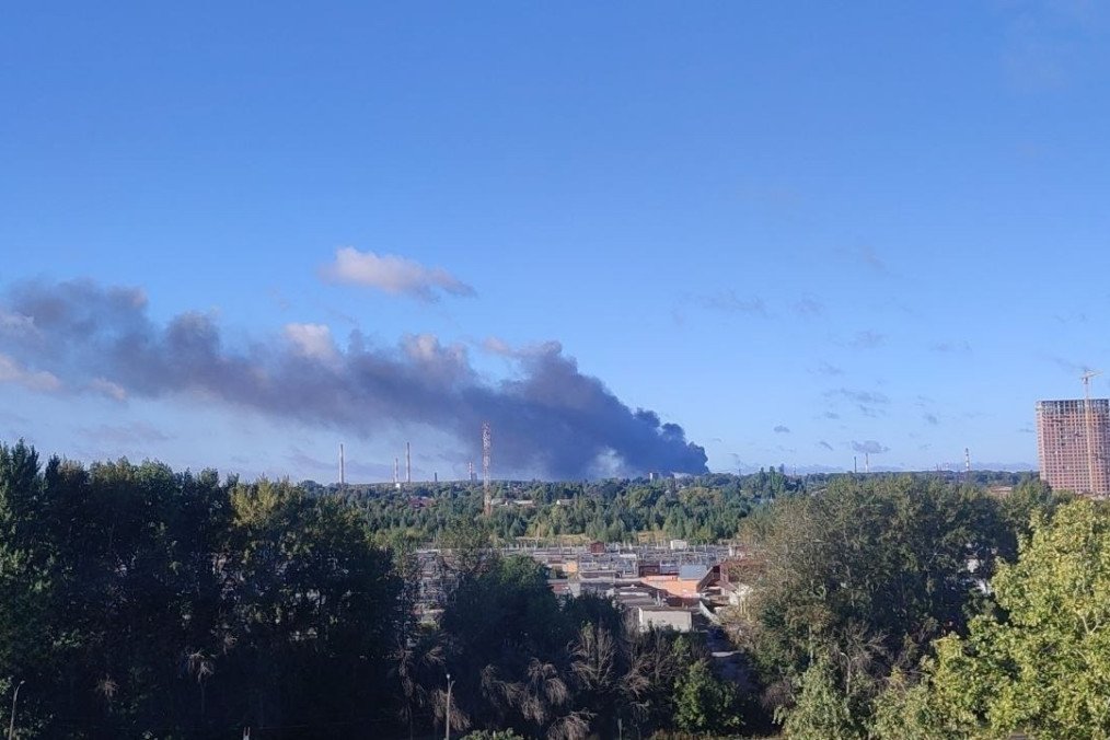 Fire at the Ryazan Oil Refinery following a Ukrainian drone strike on September 6, 2026. (Source: Exilenova+)